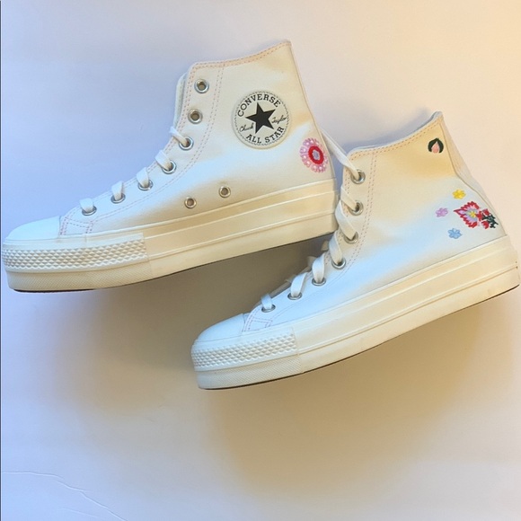 NWOB CT Converse Embroidered platform - Picture 1 of 8